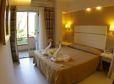 Old River Apartment *